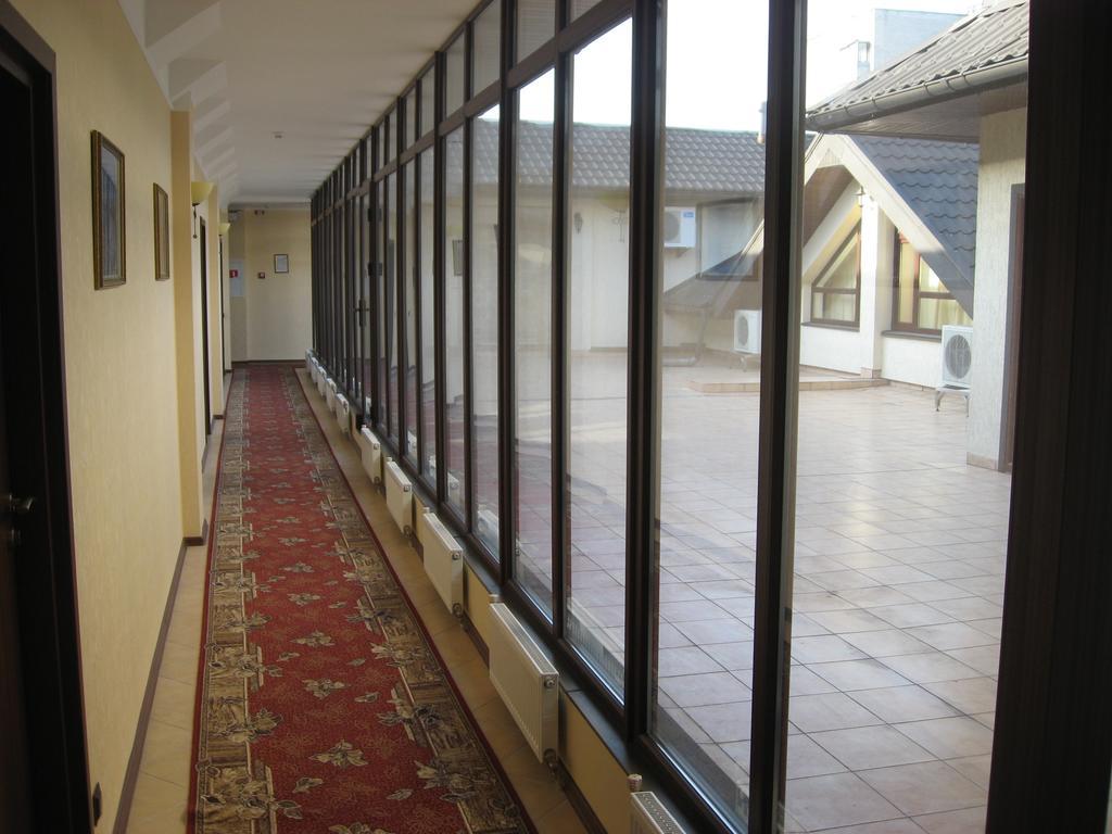 Shato Paradis Hotel Irpín Exterior foto